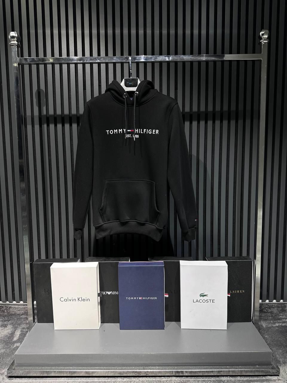 Tommy Hilfiger Men's Essential Logo Hoodie - Classic Black Heritage Sweatshirt